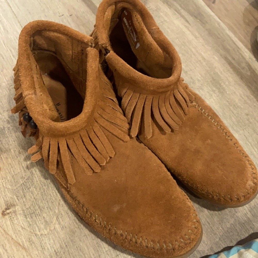 Minnetonka fringe moccasins, size 8.5